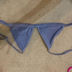 2 different colors of this bikini top